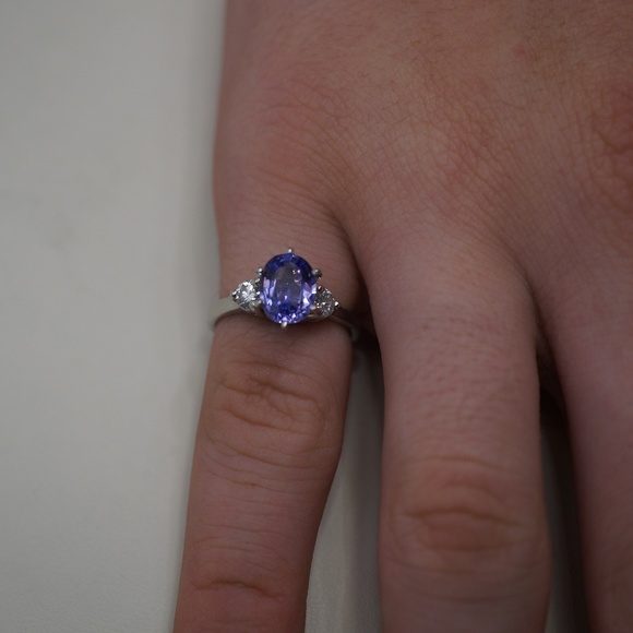 Platinum Ceylon Sapphire & Diamond ring - Picture 4 of 6